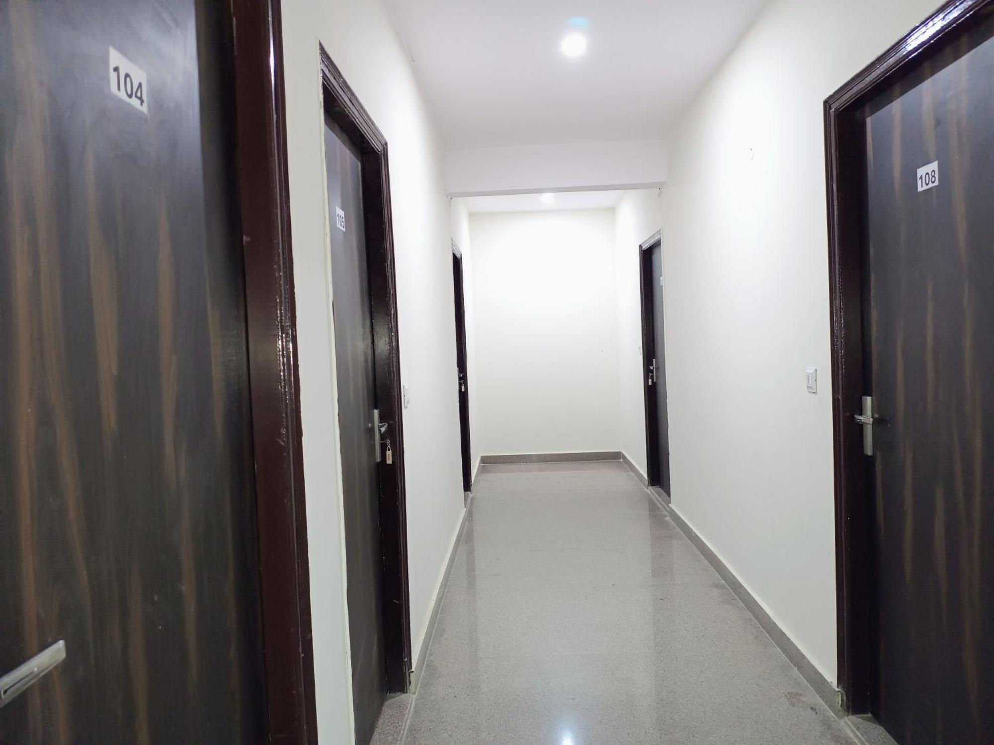 Hotel Krishna Tower 德里 外观 照片