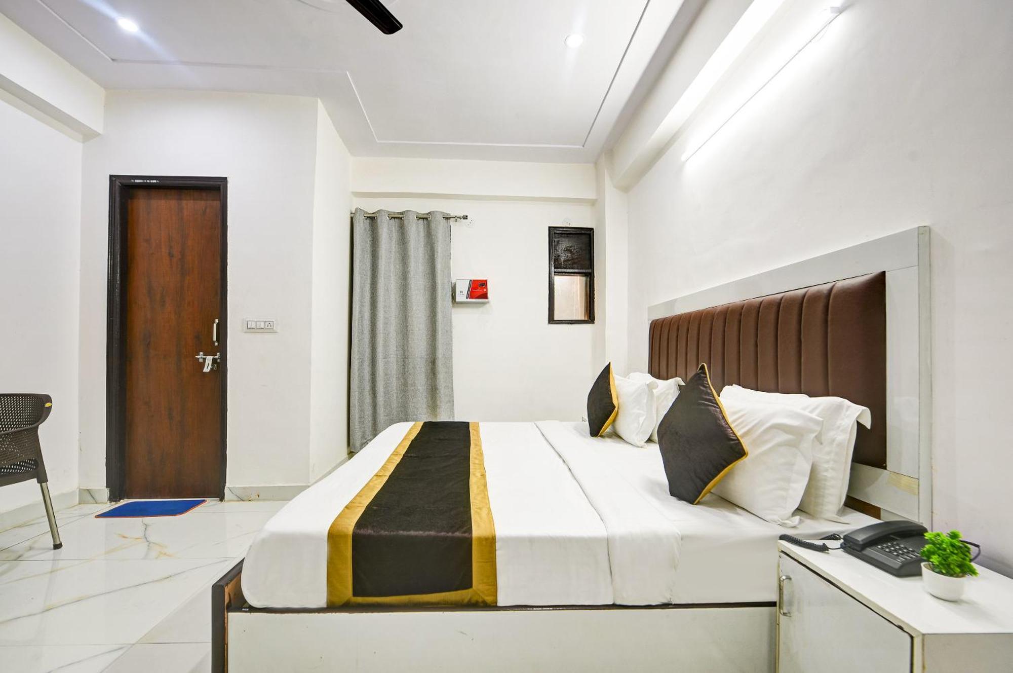 Hotel Krishna Tower 德里 外观 照片